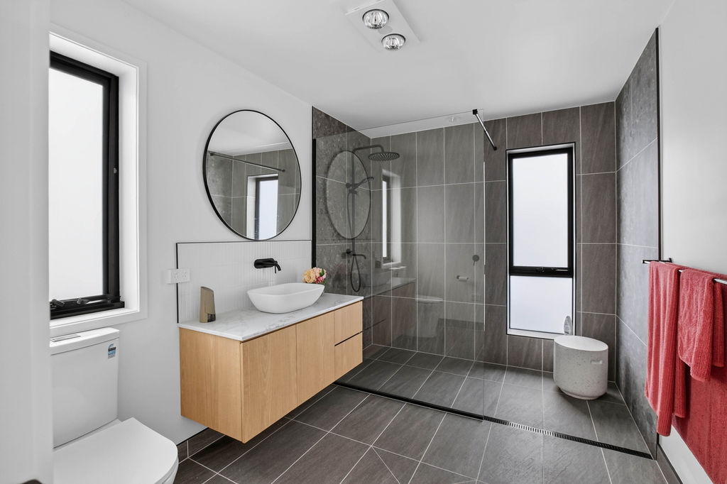 One-bedroom cottage: Bathroom