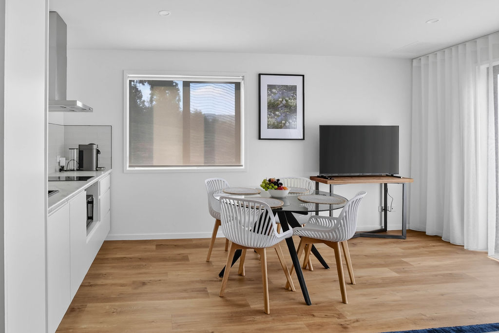 One-bedroom cottage: Dining area