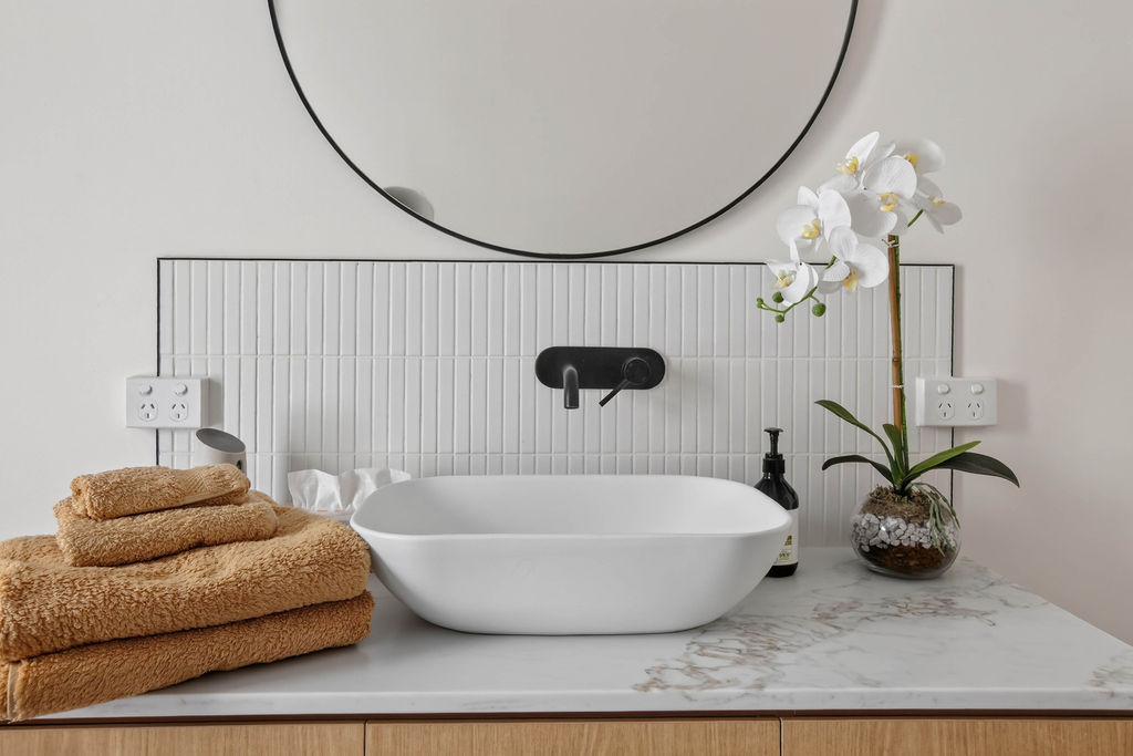 Two-bedroom apartment: Bathroom vanity