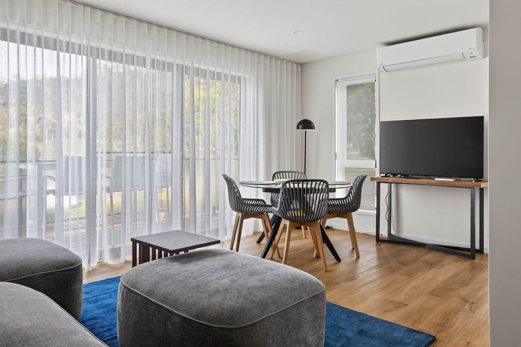 Two-bedroom apartment: Dining space